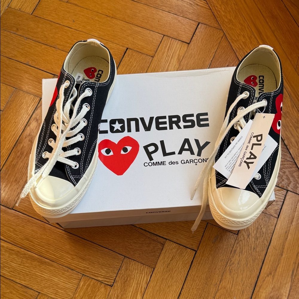 Converse PLAY x Comme des Garçons Black Low-Top Unisex Sneakers with Red Heart